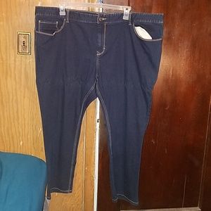 NWOT: Plus Size dark wash Jeans 28w short